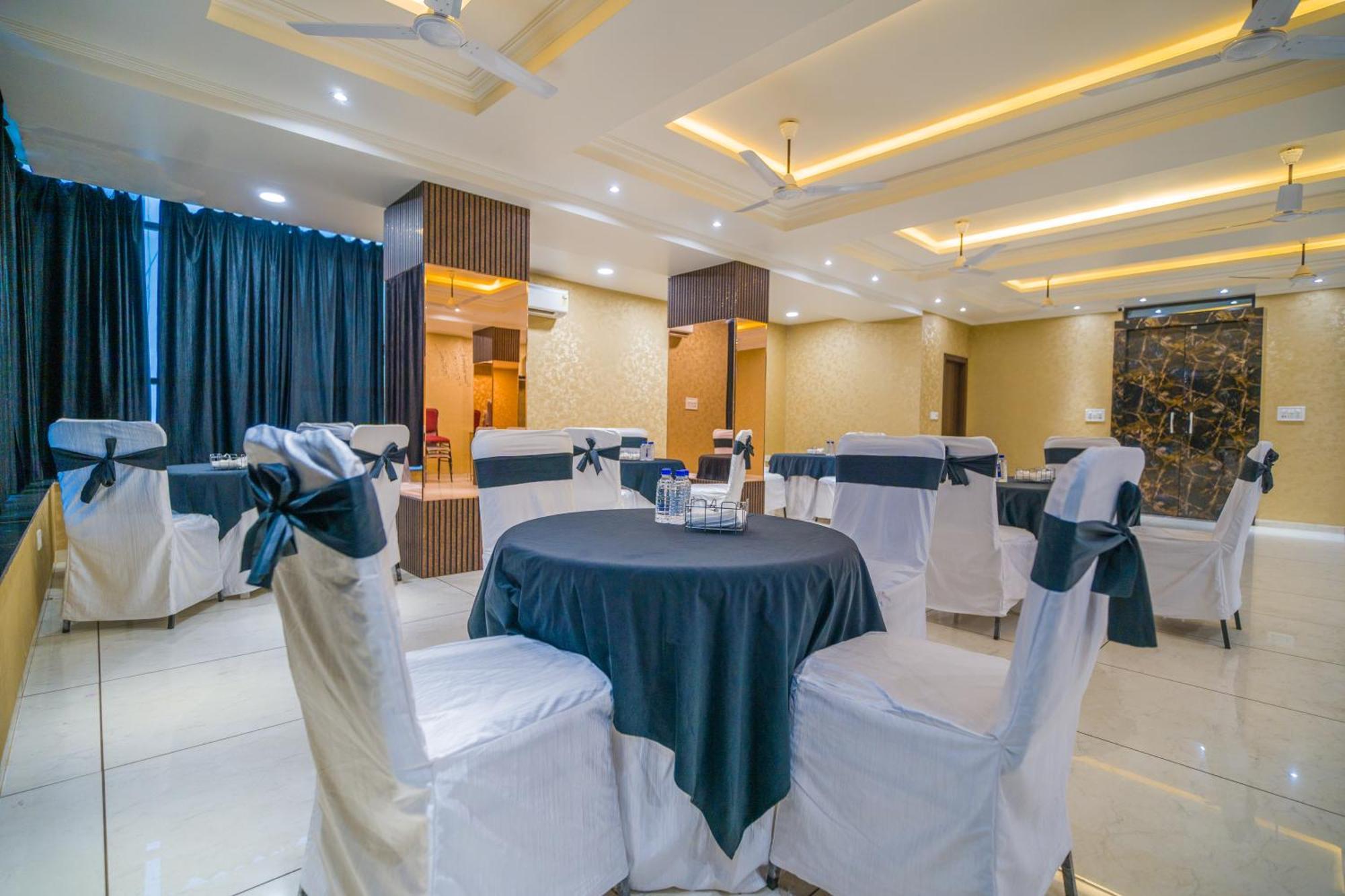 Hotel Kanha Shree By Cosmos Green Indore Esterno foto